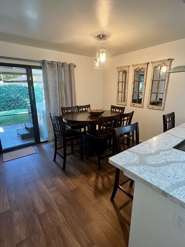 Foto del edificio - 773 Skylark Dr