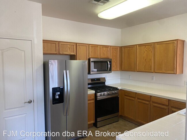 Building Photo - 2 br, 1.5 bath House - 905 Duckhorn Ct # 202