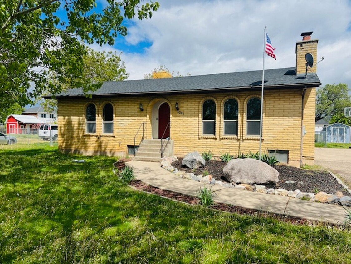 Primary Photo - Beautiful home with spacious layout