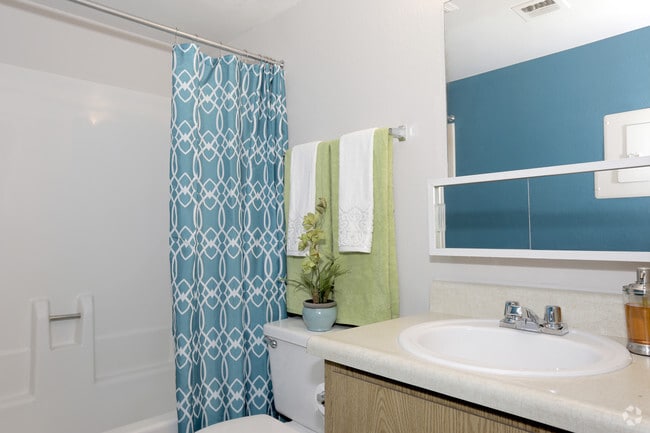1BR, 1BA - 480 SF - Resort on 35th