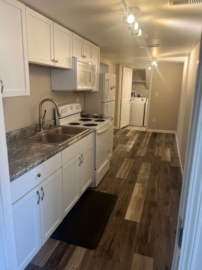 Foto del edificio - 3334 Michigan St