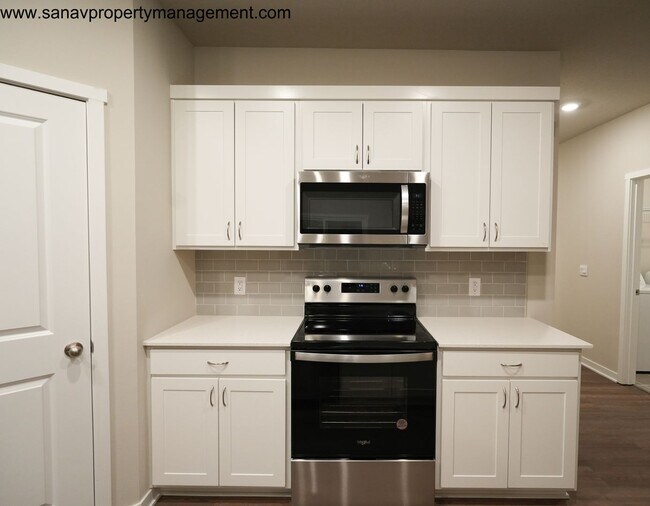 Foto del edificio - "Ranch Retreat: Seamless Serenity in Single-Level Splendor with Trailside Tranquility"