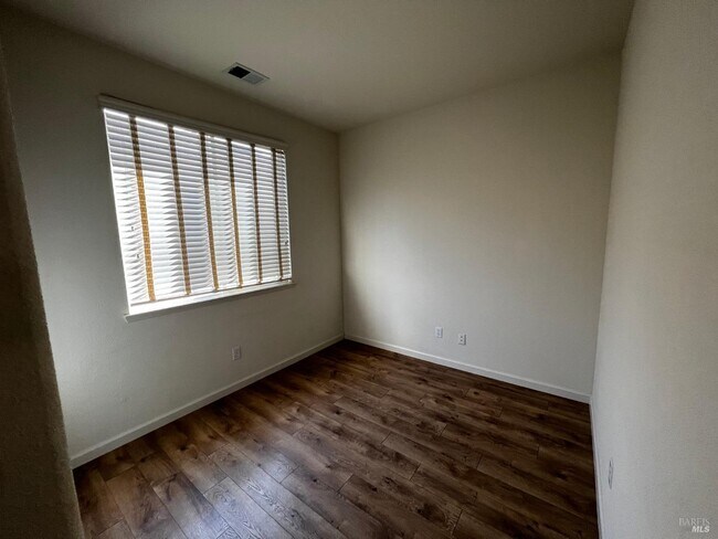 Building Photo - 760 Turnberry Terrace