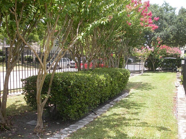 Foto del edificio - 3941 Tanglewilde St