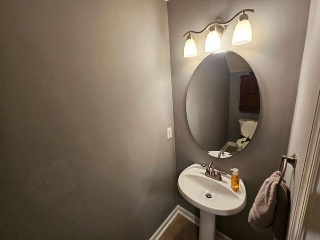 Foto del edificio - Beautifully Renovated Home in the Heart of...