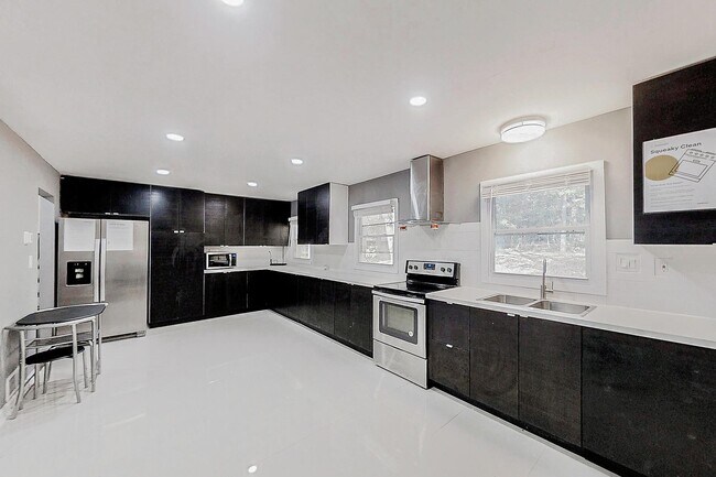 Building Photo - 2565 Lantern Ln