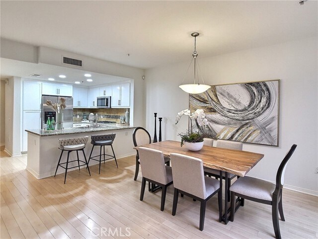 Foto del edificio - 931 E Walnut St