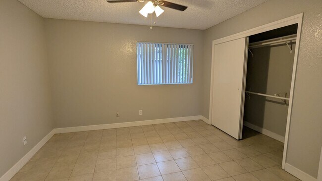 Foto del edificio - 815 N Peach Ave