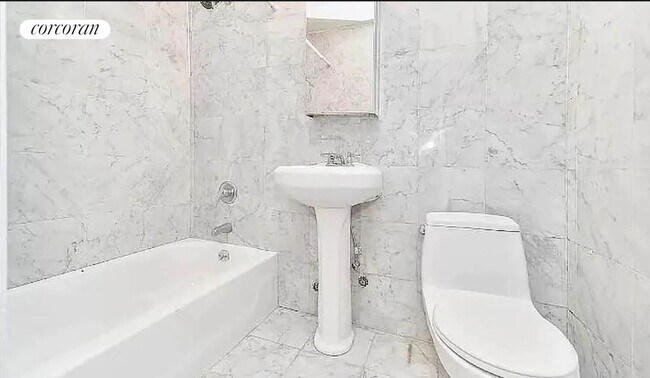 Foto del edificio - 233 E 12th St