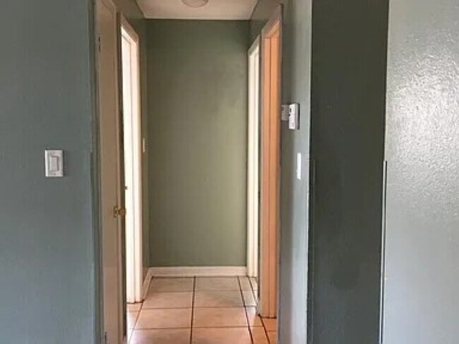 Foto del edificio - 1708 Ridgewood Ln