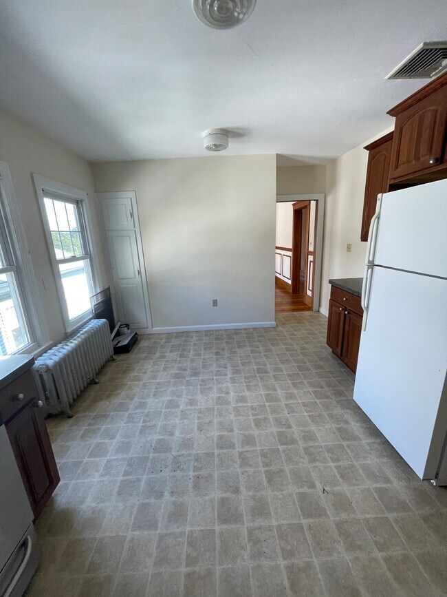 Building Photo - 357 Fellsway W