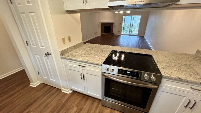 Foto del edificio - 818 Jamestown Ct