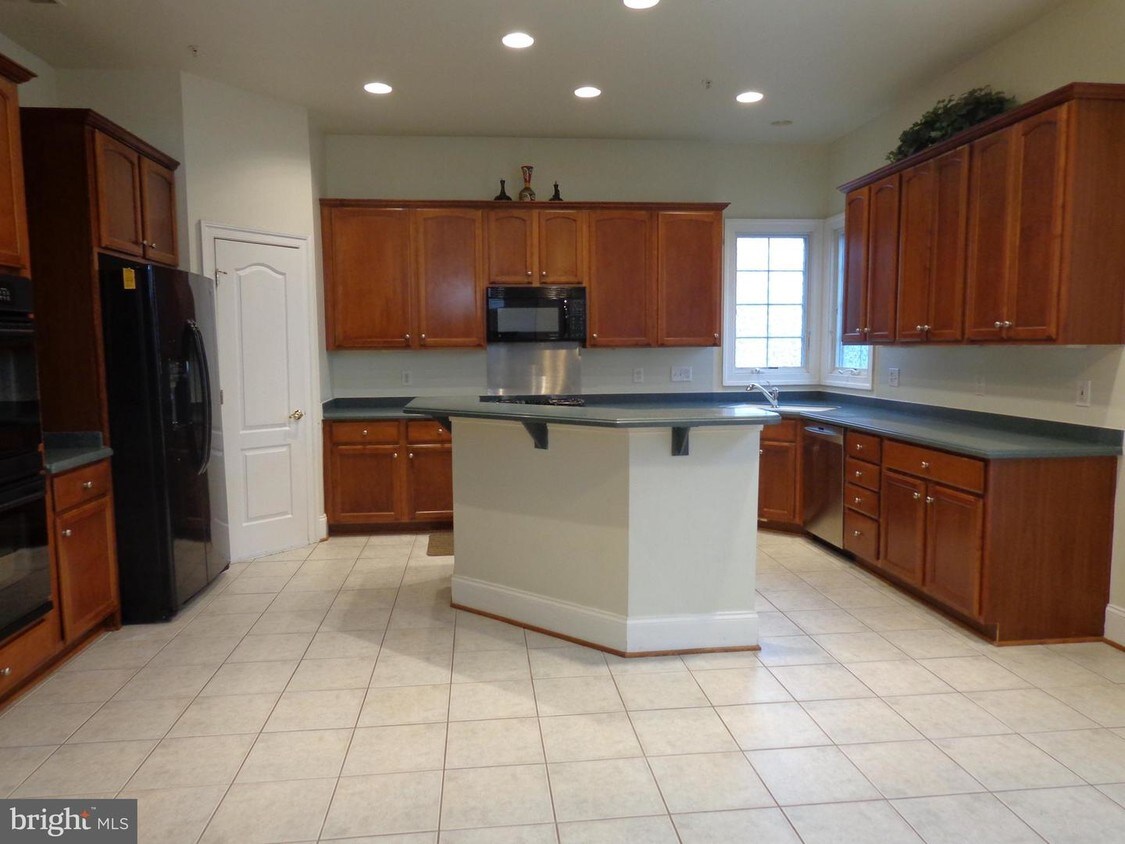 Foto principal - 1921 Tysons Trace Dr