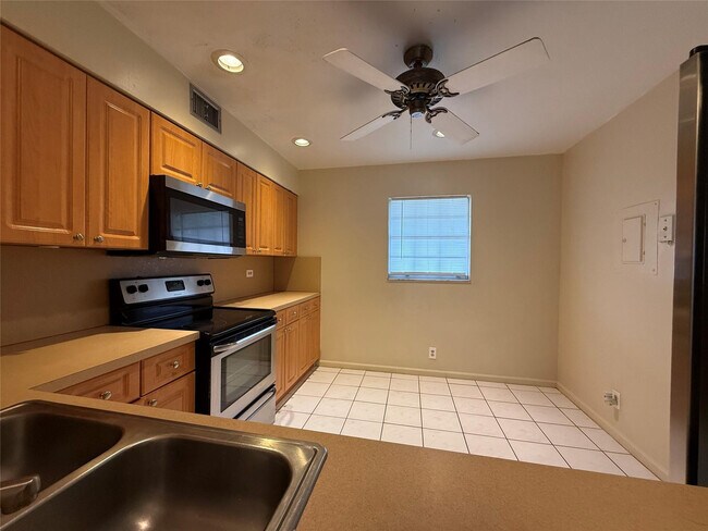 Foto del edificio - 7552 Stirling Rd