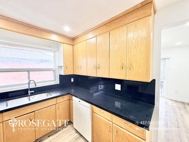 Building Photo - All-Inclusive 3-Bedroom Apartment with Balcony & In-Unit Laundry – Kitchener