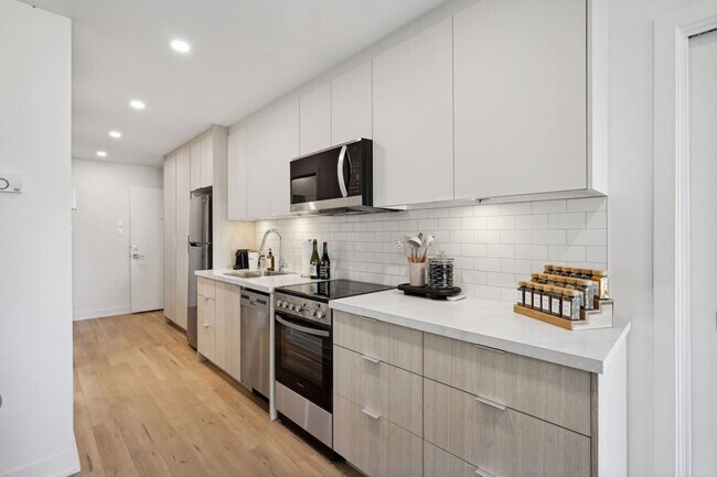 Building Photo - 2118 Rue Bercy