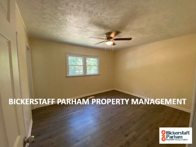 Building Photo - Welcome to this spacious 4 bedroom, 3 bath...