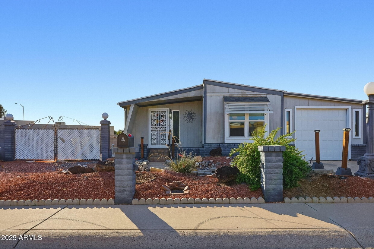 Primary Photo - 17048 N 66th Terrace