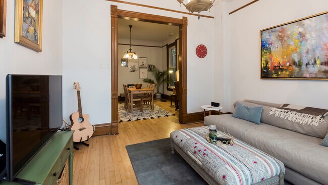 Foto del edificio - 1529 N Claremont Ave