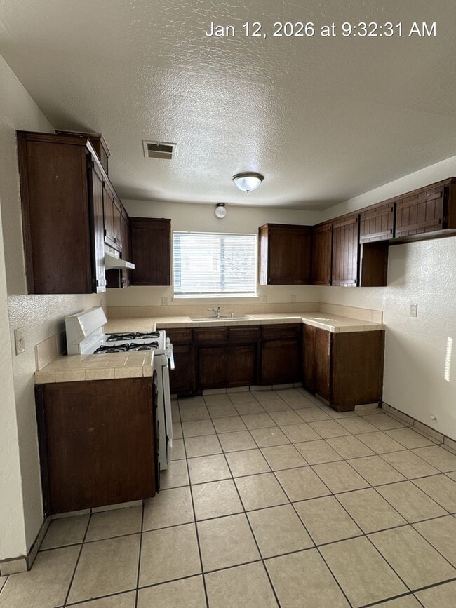 Building Photo - 2954