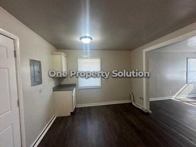 Foto del edificio - 5248 E 11th Pl