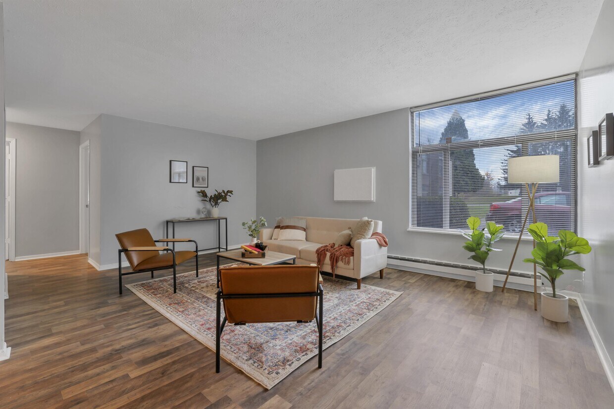 Primary Photo - 690 King St