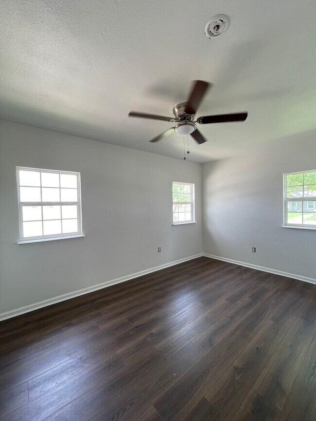 Foto del edificio - 1755 W 6th St