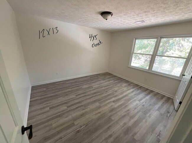 Foto del edificio - 8243 Creekridge Cir