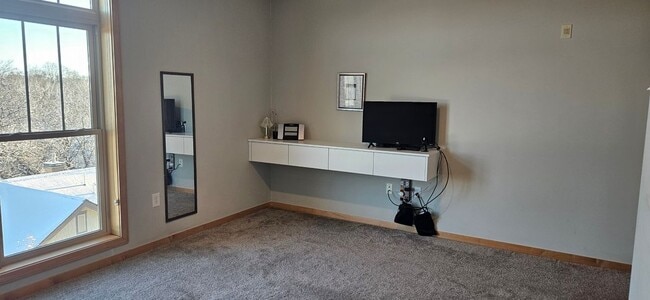 Building Photo - 2201 Village Ln