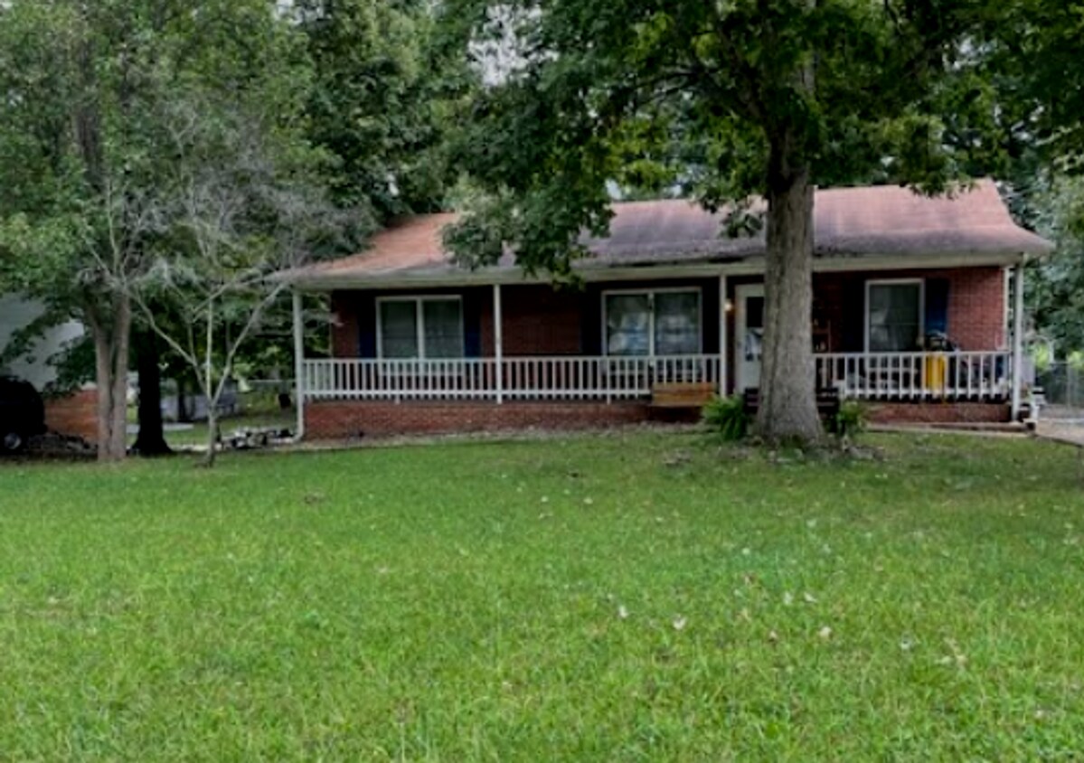 Primary Photo - 1705 Setter Rd