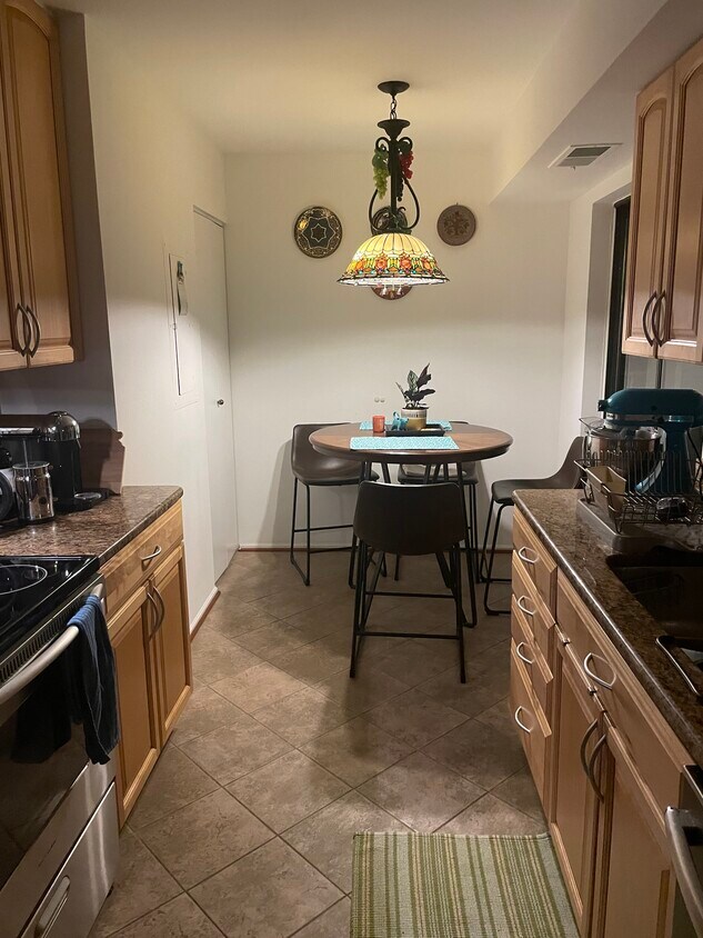 Foto principal - 1600 N Oak St