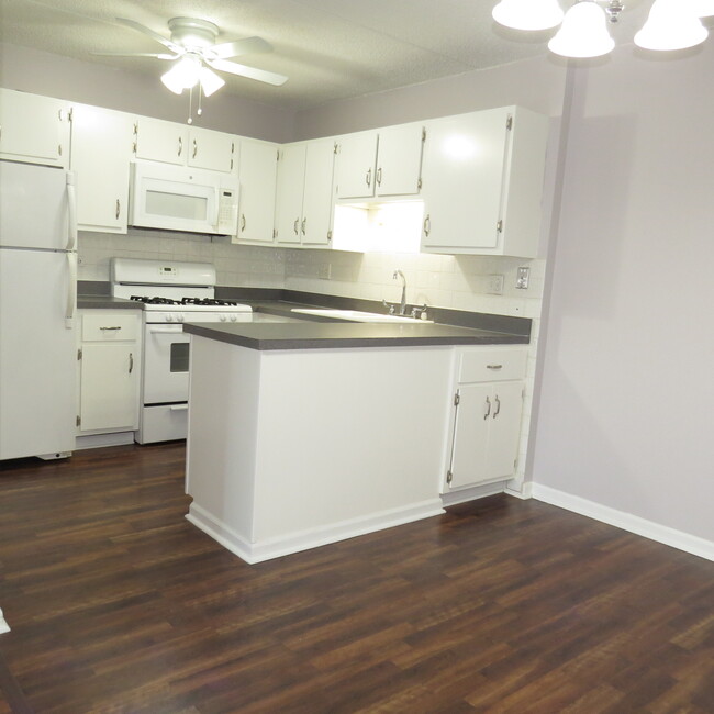Building Photo - 5S070 Pebblewood Ln