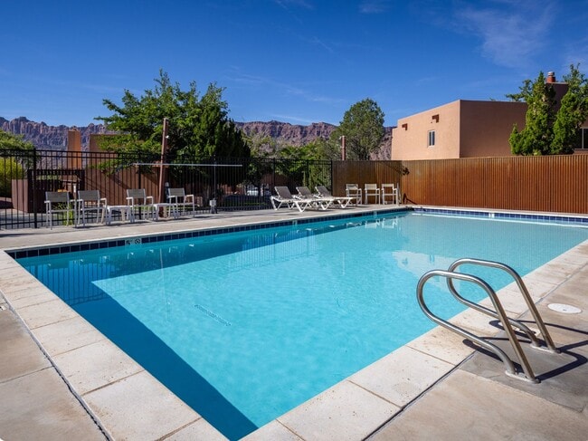 Building Photo - 3253 Fairway Loop