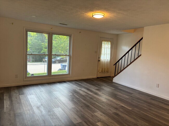 Foto del edificio - Charming single family home on a cul-de-sac that accepts vouchers