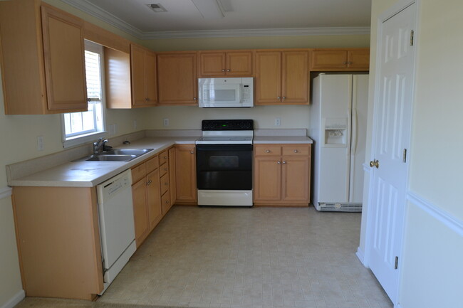 Building Photo - 3 Br, 2.5 bath home in north High Point!
