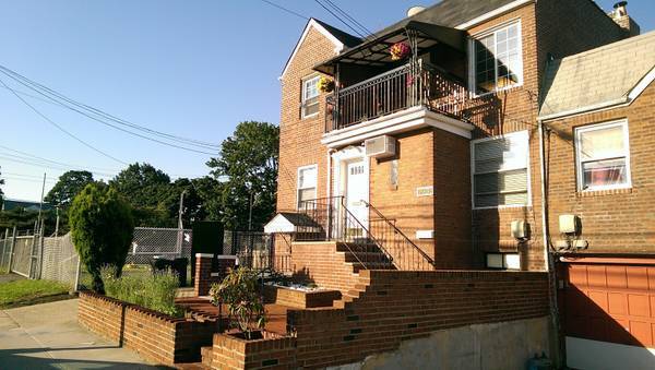 Foto del edificio - 9034 Springfield Blvd