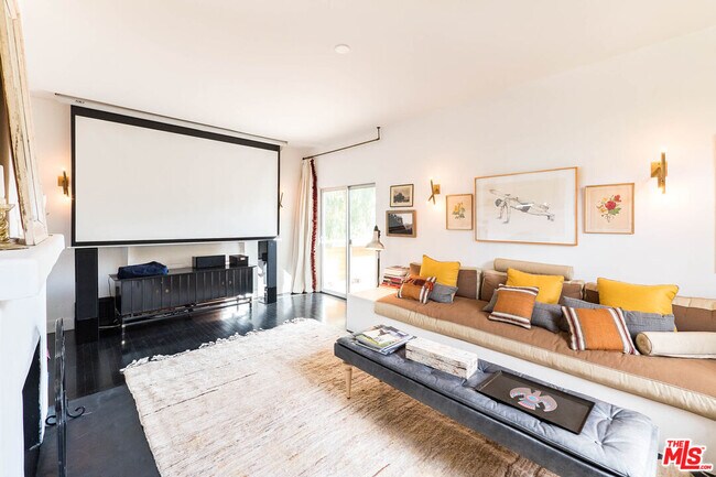 Foto del edificio - 4774 College View Ave