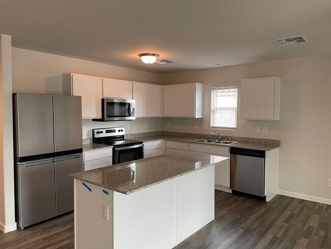 Foto del edificio - Georgeous 4bdrm/2bath Casa Grande Home for...