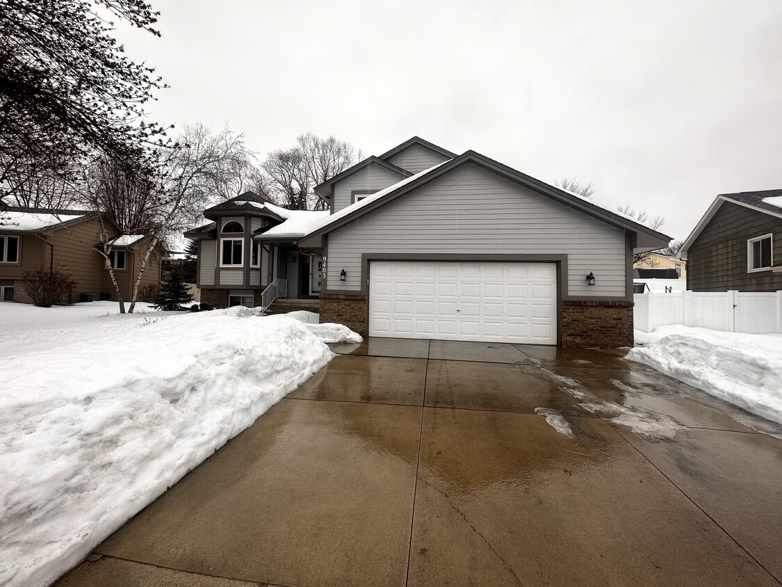 Foto principal - 9403 Lakeside Trl