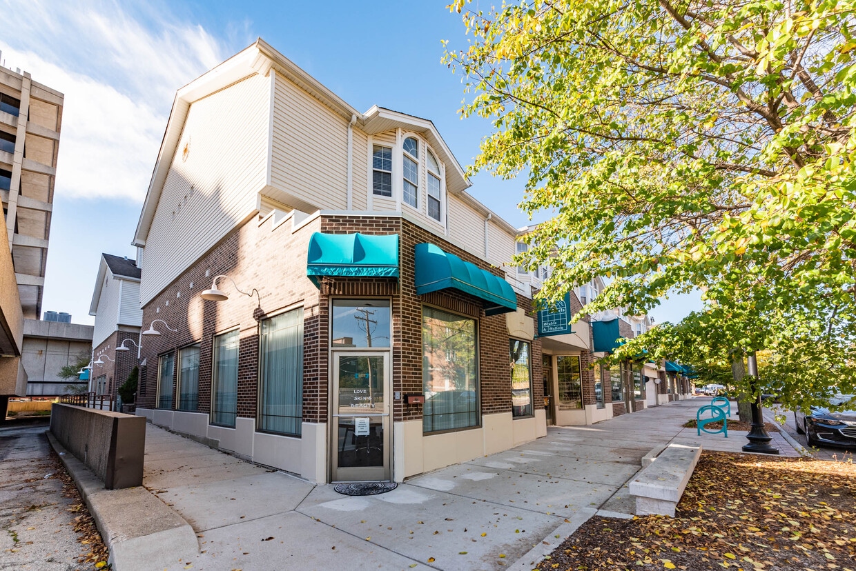 5035 Warren St Unit 5035, Skokie, IL 60077 Condo for Rent in Skokie