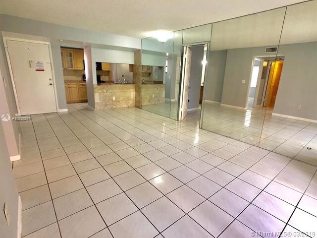 Building Photo - 2750 W 63rd Pl