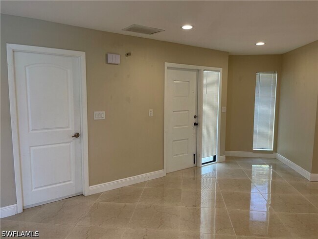 Building Photo - 255 Pine Valley Cir