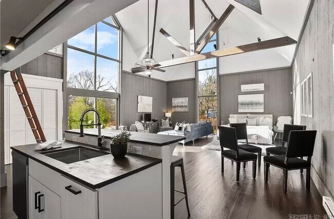Building Photo - 24 Morningside Dr S