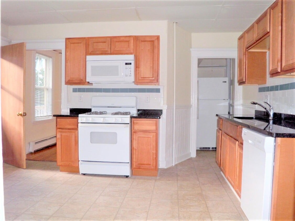 Primary Photo - 40 Linden Ave