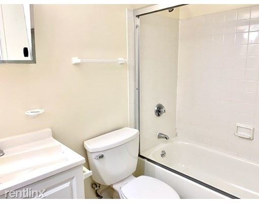 Foto del edificio - 3 br, 1 bath Condo - 400 Massachusetts Ave