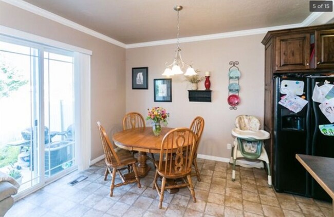 Foto del edificio - Beautiful 4-Bedroom Townhouse in Gated Com...