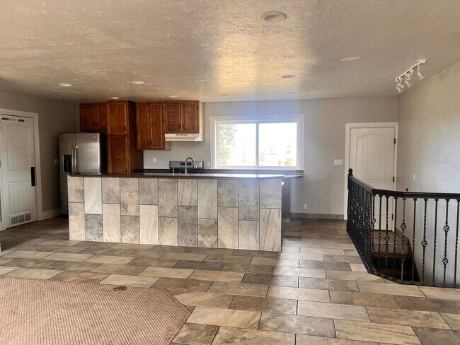 Building Photo - Beautiful 4 Bedroom, 3 Bathroom Home With Basement in Cedar City