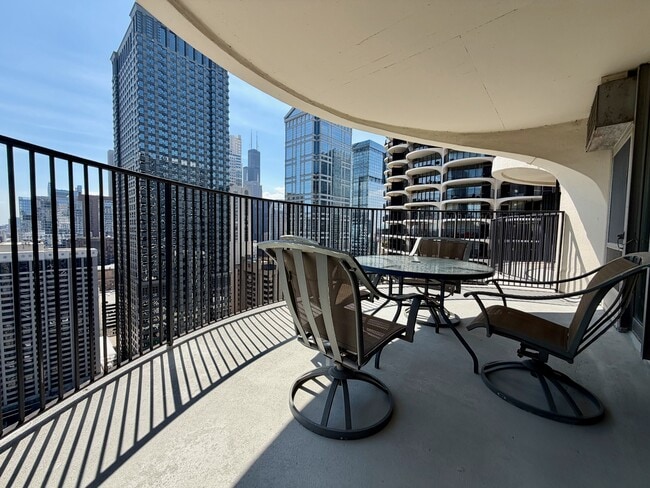 Photo - 300 N State St (Chicago, IL) Townhome