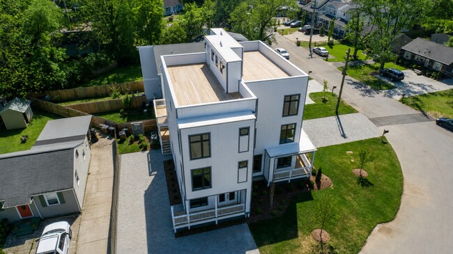 Foto del edificio - NEW BUILD with Rooftop!