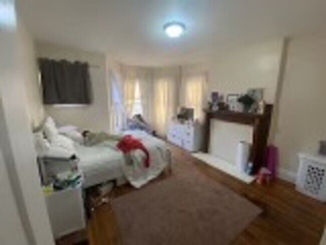 Building Photo - 404 E Oakland Ave